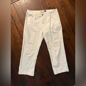 Gap boot cut white cropped jeans size 32